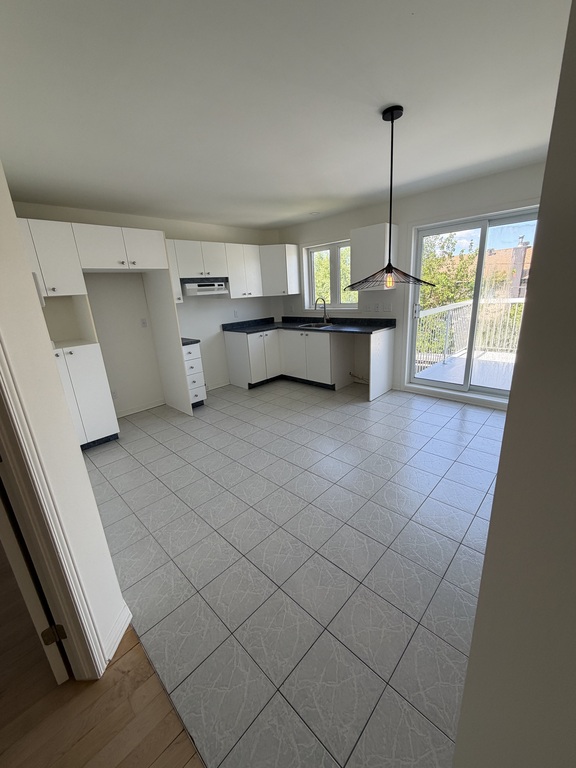 4 1/2 à Louer Très Bien Situé à Vimont | 3312282