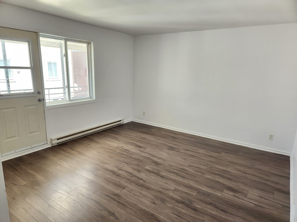 Grand 4 ½ Rénové – Lumineux, Spacieux | 3312469
