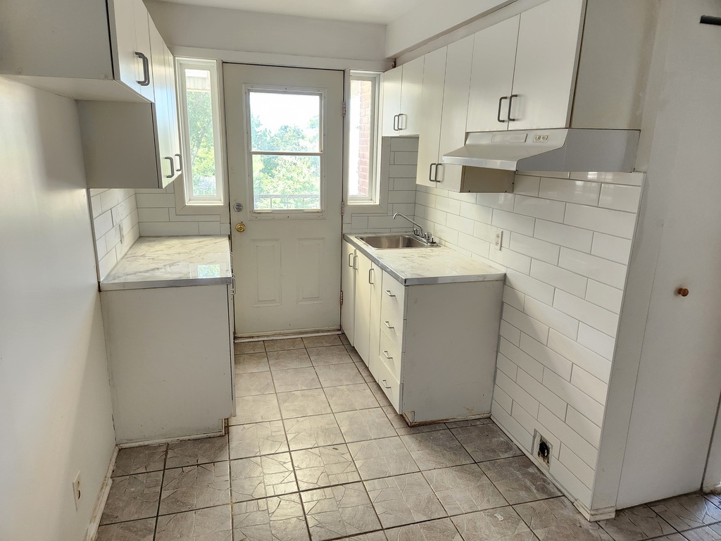 Grand 4 ½ Rénové – Lumineux, Spacieux | 3312469