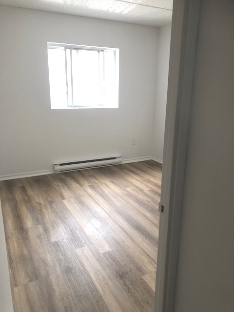 Lumineux, Propre Et Beau Logis (4 1/2) | 3282079