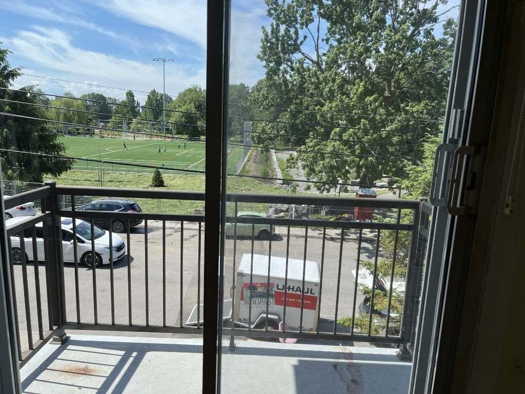METRO COTE ST. CATHERINE GRANDE 4.5 EN FACE DE LA BATIMENT BEL VUE | 3313087