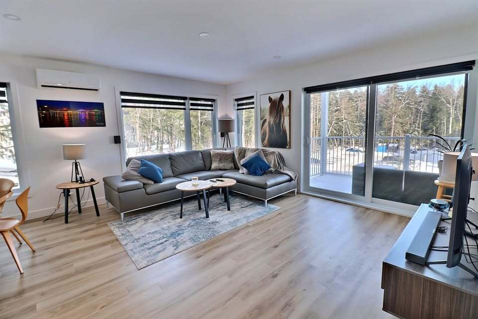 Superbe 4 1/2 Situé Au 984 Lamarche | 3313100