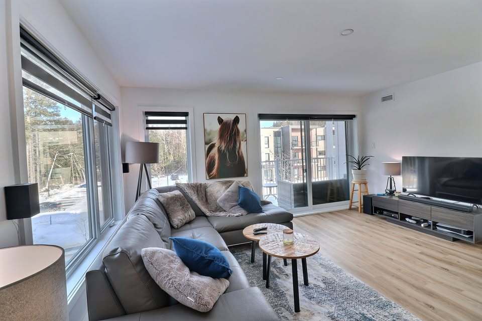 Superbe 4 1/2 Situé Au 984 Lamarche | 3313100