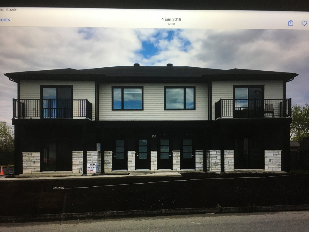 5 1/2 STYLE CONDO | 3313535