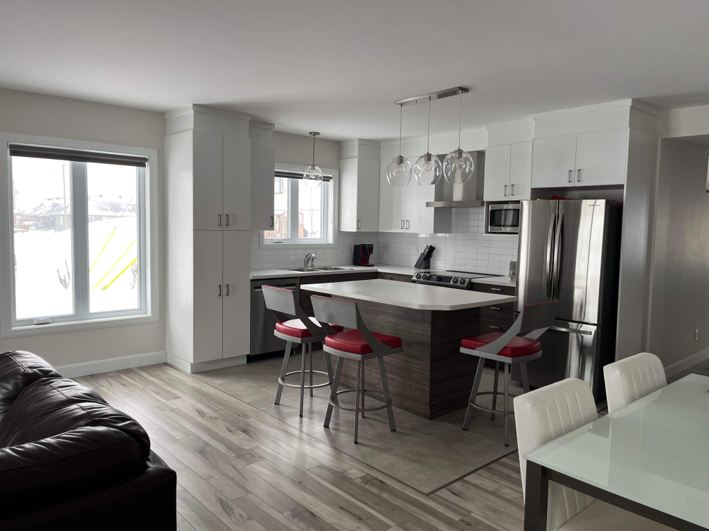 5 1/2 STYLE CONDO | 3313535