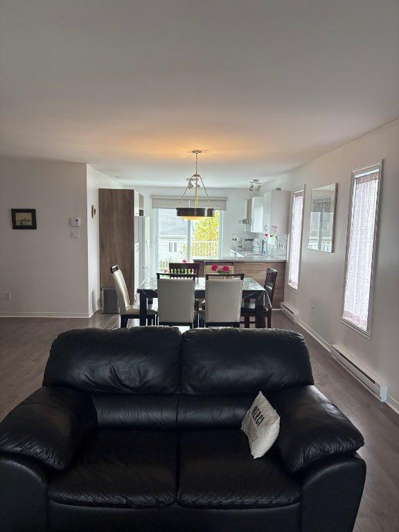 Grand logement 3 chambres avec stationnement intérieur et extérieur dans un secteur recherché de Sainte-Julie | 3313881
