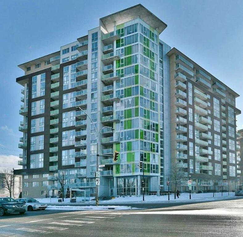 5½ CONDO ENSOLEILLÉ • UNITÉ DE COIN • GRANDES FENETRES • BELLES VUES SUR LA MONTAGNE • 5½ SUNNY CORNER APARTMENT • FLOOR-TO-CEILING WINDOWS • AHUNTSIC | 3313883