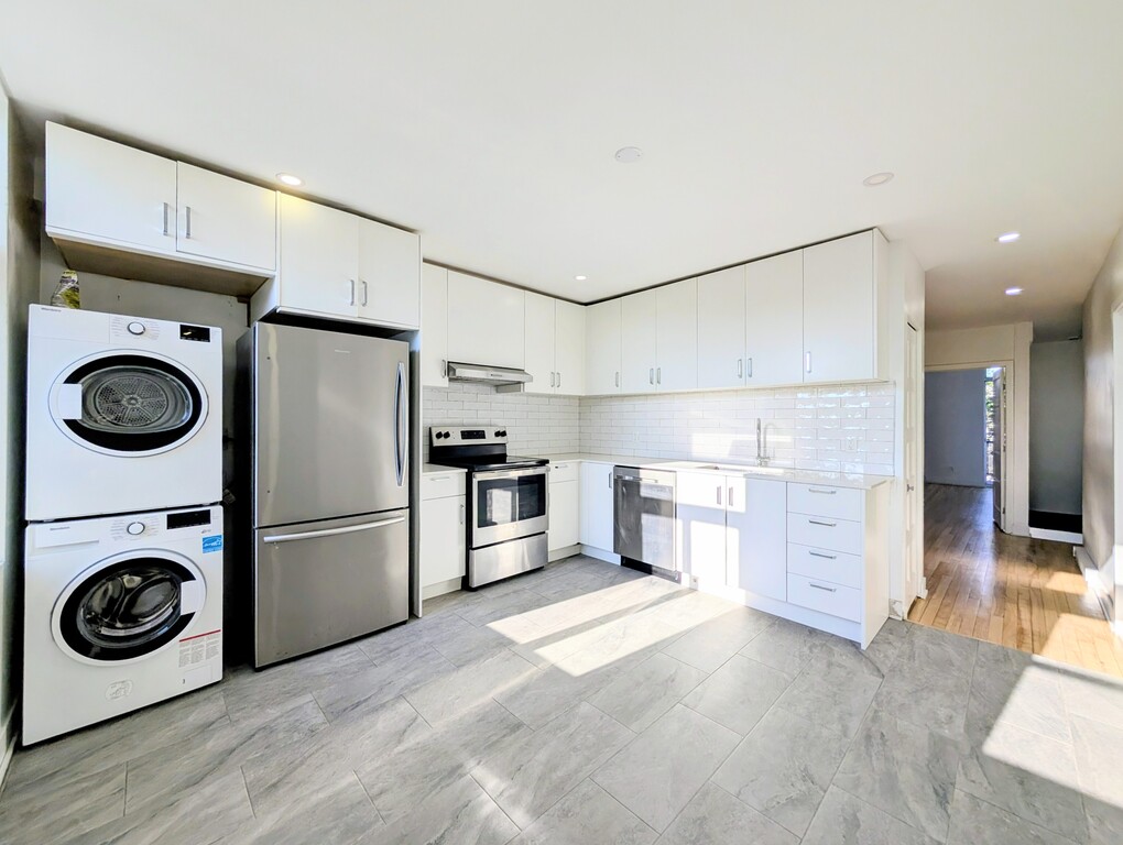 Renovated 4 1/2, TOP FLOOR, Verdun | 3314069