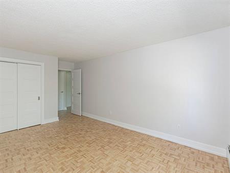 Appartement studio / bachelor à louer Notre-Dame-de-Grâce à Tour Girouard