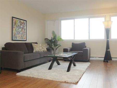 1 bedroom apartment of 495 sq. ft in Dollard-Des-Ormeaux