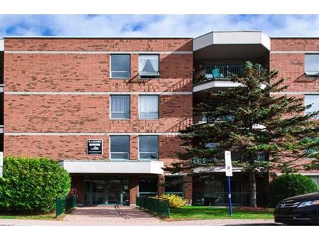 Rent 4 bedroom apartment in Pointe-Claire