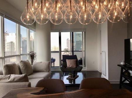 Elegant 2 Bedroom CN Tower View Suite in Backstage on the Esplanade