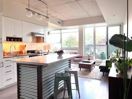 Stylish 1-Bed Condo in the Heart of Palmerston-Little Italy, Toronto