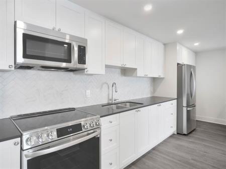 2 bedroom apartment of 990 sq. ft in West Vancouver