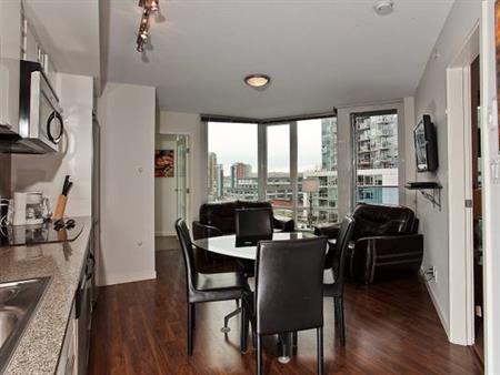 PET WELCOME-AVAILABLE November 1st-FURNISHED 2 BEDROOM @ 788 Hamilton