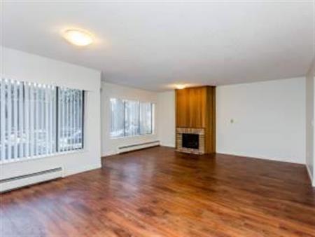 HUGE 1BR AVAILABLE OCTOBER 1st (FALSE CREEK )