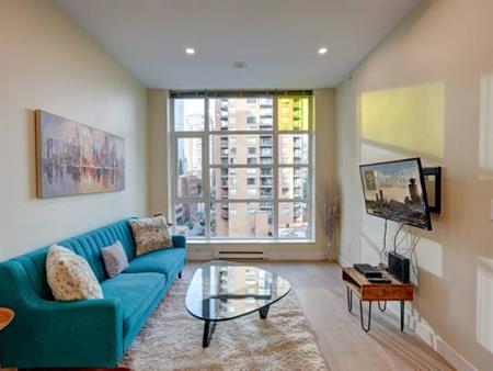 Fully Furnished Large 1 Bedroom + den in Yaletown. #802