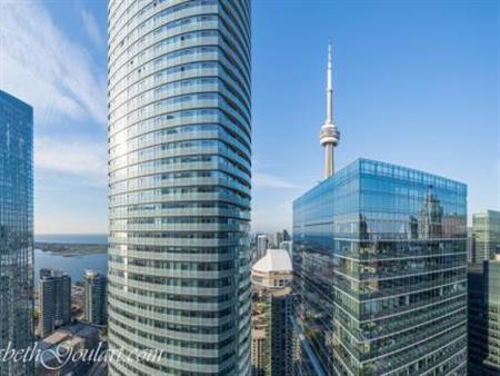 55 BREMNER BLVD - MAPLE LEAF SQUARE - 2 BEDROOM + DEN W/PARKING