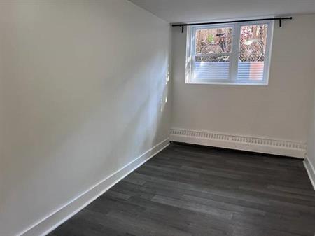 AVAILABLE Now 1-bedroom apartment in Verdun
