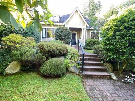 Charming Furnished Garden Suite in Dunbar Area near UBC #501