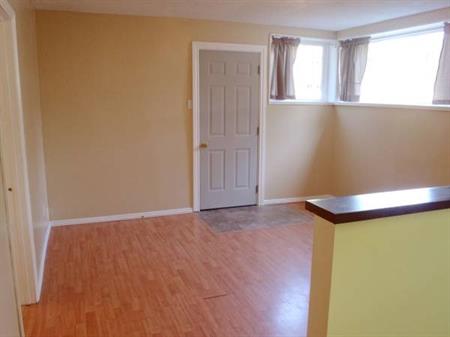 2.5 Bedroom Available Now Powell River $1800