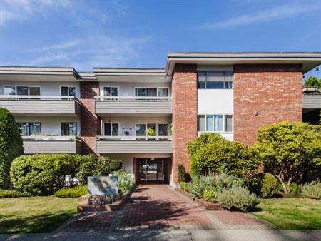 Renovated 2 Br+2 full bath Suite in Kitsilano!