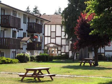 Parksville: Large 2bdr avail May 15th
