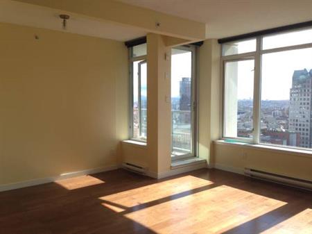 $2800/Conveniently One Bed plus Den unit