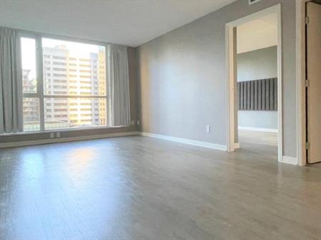 1 Bedroom 666ft2 Spacious and Bright, Unfurnished Unit