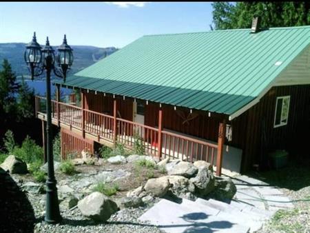 Cabin in Anglemont North Shuswap