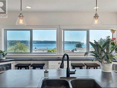 SENSATIONAL OCEAN VIEW house (upstairs) with 3 beds, 2 baths, 1 kitchen