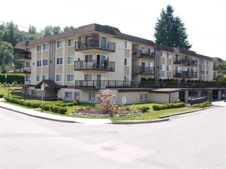 Great location!! 845 sq.ft /2-bedroom apartment unit