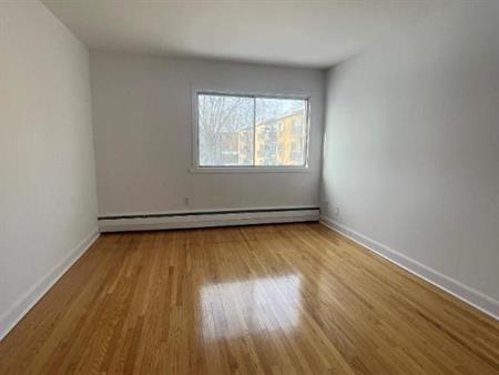 1 CH - 1 SDB - Montréal - $1,300 /mo