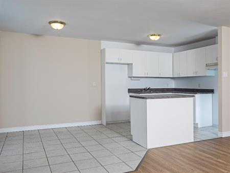 Complexe du Parc | 5 1/2 à Louer | 3 bedrooms apartment for Rent | Sherbrooke