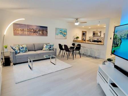 Spacious Luxury Condo in Fashion District Downtown Vancouver