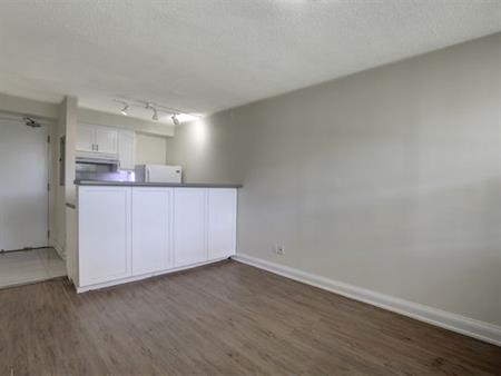 1 bedroom apartment of 613 sq. ft in Oshawa