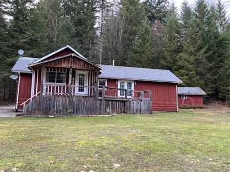 Sunny 3-bedroom, acreage home on York Rd for Rent