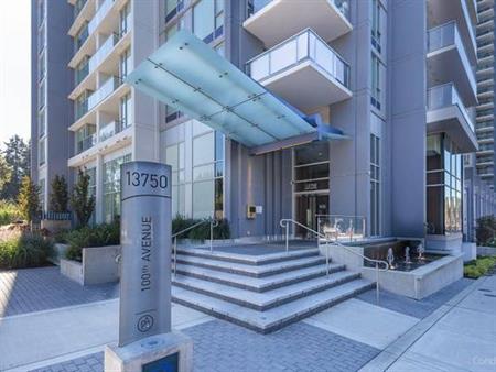 Surrey Central - One bed suite - Walking distance to Skytrain