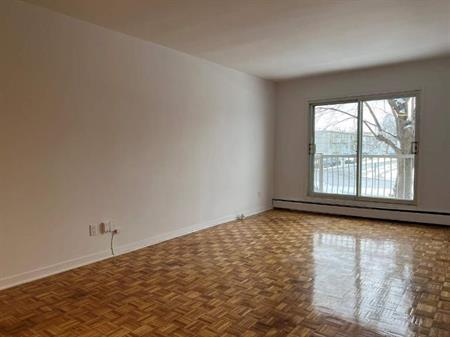 ESPACE DE DÉTENTE: 3½ Condo à LaSalle, QC