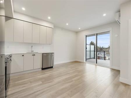 York Beautiful Brand New 1 bed, 1 bath and den!