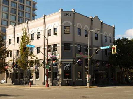 Last Minute Deals! Friendly Downtown Accommodation