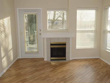 super clean quiet safe new laminate floor two bedroom Maple Ridge