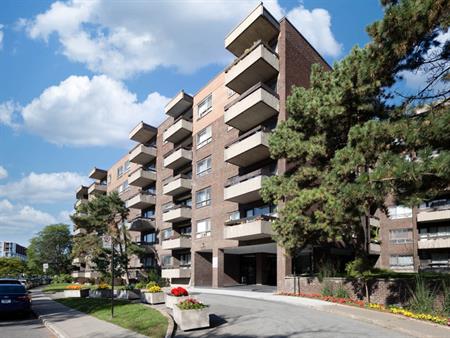 Parc Royal Apartments | 3333 West Jean Talon Street, Montreal