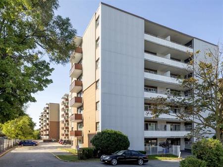 Ravine Park Apartments | 2303 Eglinton Ave East, Toronto