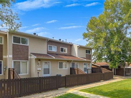 Hooke County Townhomes | 33 Hooke Rd NW, Edmonton