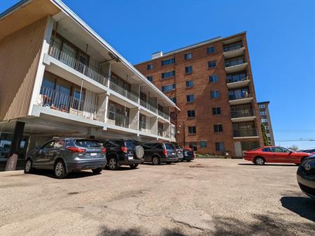 Downtown Edmonton Apartments | 9835 106 Street NW, Edmonton