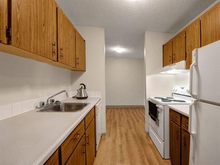 Gateway Gardens | 96 Grosvenor Blvd, St. Albert