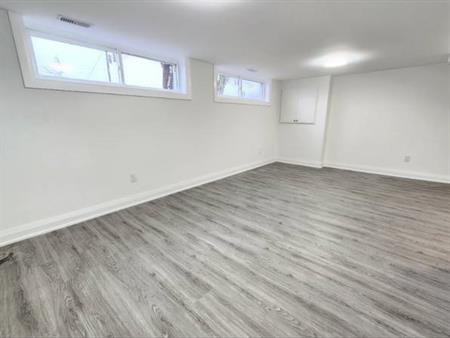 Spacious 1 bedroom basement close to UofT and much more $1375