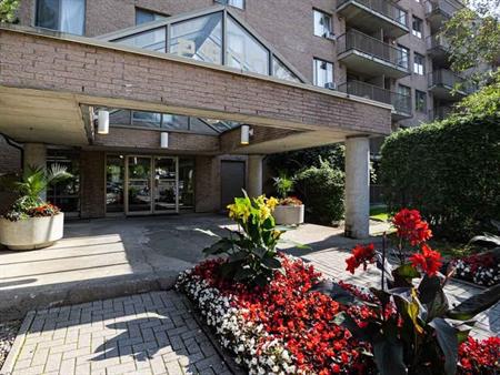 Habitat 2500 Apartments | 2500 Cavendish blvd., Montreal