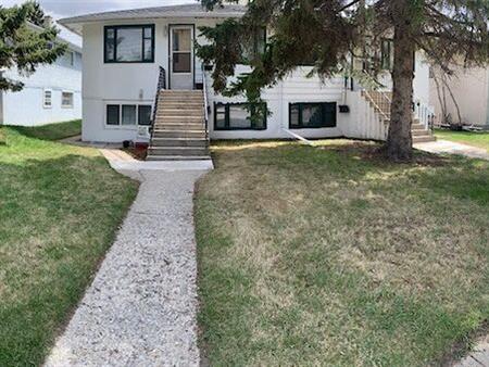 Location!!! Close to Chinook Mall, Mins Drive to Downtown of Calgary,  2 Beds | 4736 Stanley Rd SW, Calgary